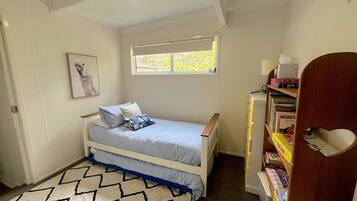 3 bedrooms, iron/ironing board, Internet, bed sheets
