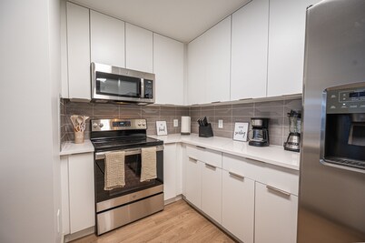 Stylish quarters in the heart of Uptown near stadiums, parks, & offices.