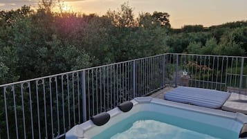 Bain à remous extérieur