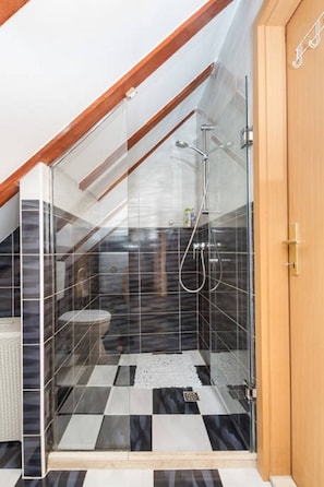 Doppel- oder Zweibettzimmer | Badezimmer