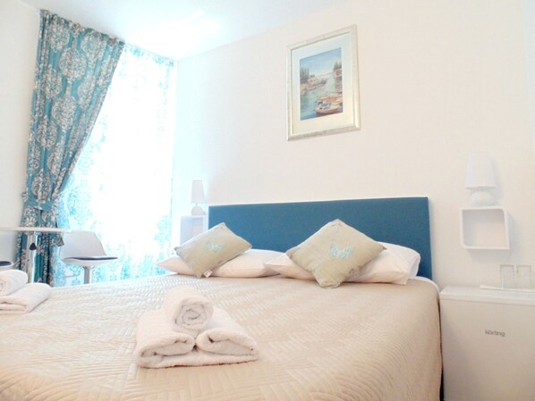 Kahden hengen perushuone | Ilmainen Wi-Fi, vuodevaatteet