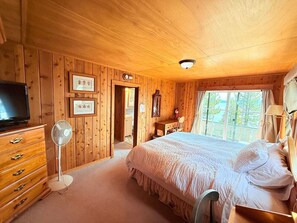 3 makuuhuonetta, työpöytä, silitysrauta/-lauta, ilmainen Wi-Fi