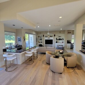Interior - Beautiful home away from home, nestled in the center of fabulous Indian Ridge CC (Palm Desert)