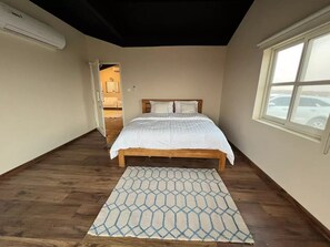 3 habitaciones, tabla de planchar con plancha, wifi y ropa de cama 