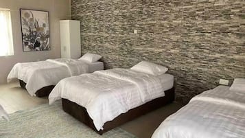 3 bedrooms, iron/ironing board, WiFi, bed sheets