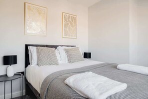 3 bedrooms, iron/ironing board, WiFi (free), bed sheets