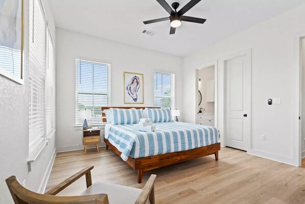 8 habitaciones, tabla de planchar con plancha, wifi y ropa de cama