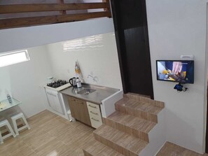 Family Apartment | Private kitchen | Fridge, microwave, electric kettle, cookware/dishes/utensils - Pousada Korb (Santo Amaro da Imperatriz)