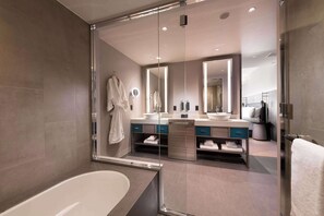 Free toiletries, hair dryer, slippers, bidet - DoubleTree by Hilton Osaka Castle (Osaka)