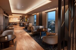 Executive lounge - DoubleTree by Hilton Osaka Castle (Osaka)