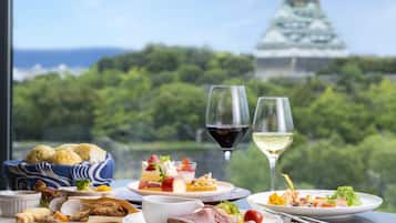 Breakfast, lunch and dinner served