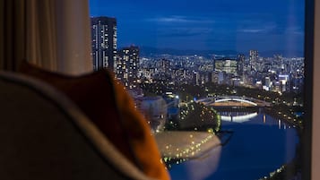 Down comforters, in-room safe, iron/ironing board, WiFi