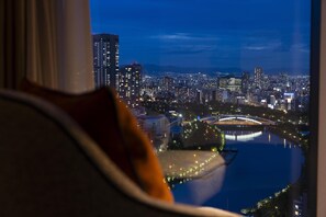 Down duvets, in-room safe, iron/ironing board, WiFi - DoubleTree by Hilton Osaka Castle (Osaka)