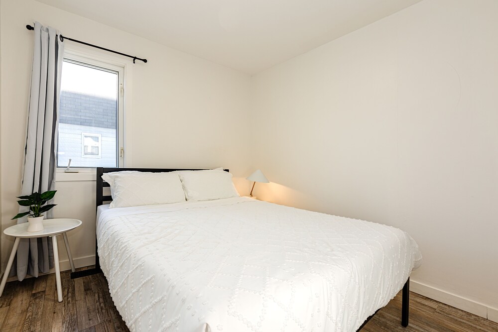 Cozy Family and Pet Friendly, Newly Renovated CentralSudbury Home