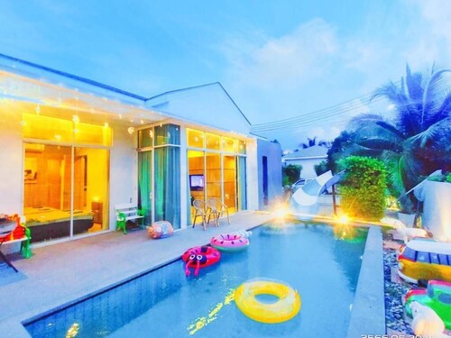 Beach town cha-am poolvilla from Cha-Am beach just 2km.