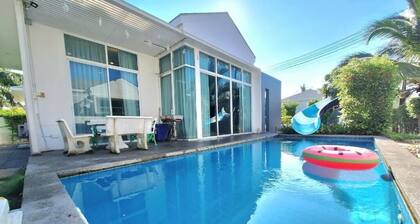 Beach town cha-am poolvilla from Cha-Am beach just 2km.