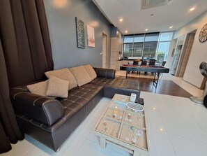 Living area - Three-Bedroom Villa (Tambon Cha-am)