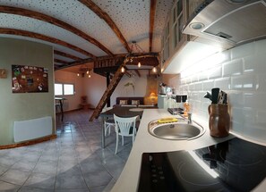 Kühlschrank, Mikrowelle, Ofen, Herdplatte