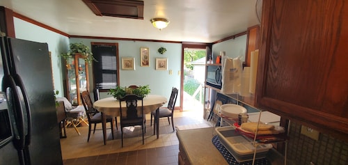 Beautiful House Close to Downtown Indianapolis with outdoor firepit 