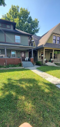 Big Beautiful House Close to Downtown Indianapolis with outdoor firepit 