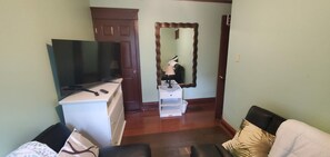 Smart TV - Big Beautiful House Close to Downtown Indianapolis with outdoor firepit  (Indianapolis)