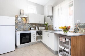 Fridge, microwave, stovetop, coffee/tea maker - Terraza            . (Icod de los Vinos)