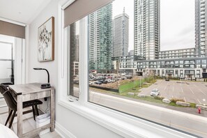 Interior - Spacious Townhouse near Square One (Mississauga)
