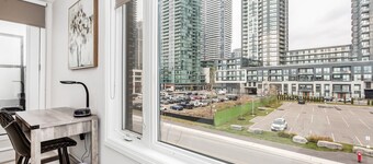 Spacious Townhouse near Square One