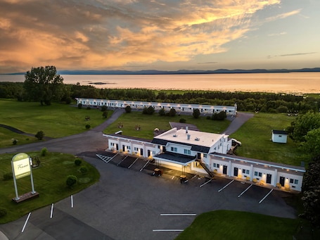 Exterior. Le Fraser Motel