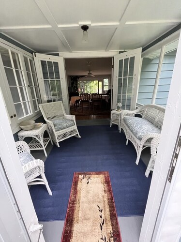 Rabbit Run - Cozy cottage in the heart of Walloon Lake Village. Family-friendly!