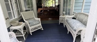 Rabbit Run - Cozy cottage in the heart of Walloon Lake Village. Family-friendly!