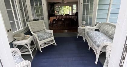 Rabbit Run - Cozy cottage in the heart of Walloon Lake Village. Family-friendly!