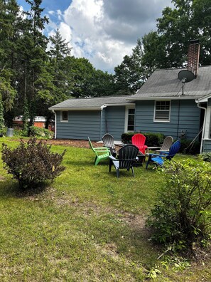 Property grounds - Rabbit Run - Cozy cottage in the heart of Walloon Lake Village. Family-friendly! (Walloon Lake)