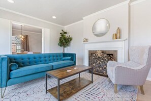 智能电视、桌上足球