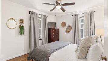 3 bedrooms, desk, iron/ironing board, travel crib