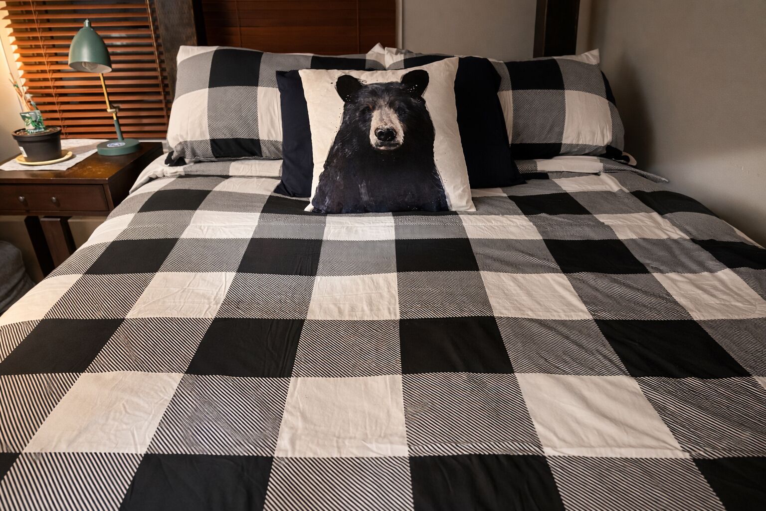 2 bedrooms, travel cot, WiFi, bed sheets