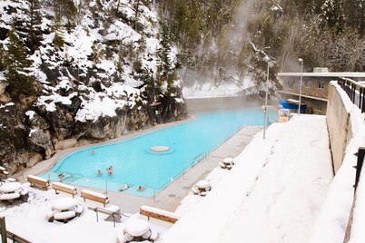 Mountain Village Living/2 Bed/2 Bath/2 Balcony