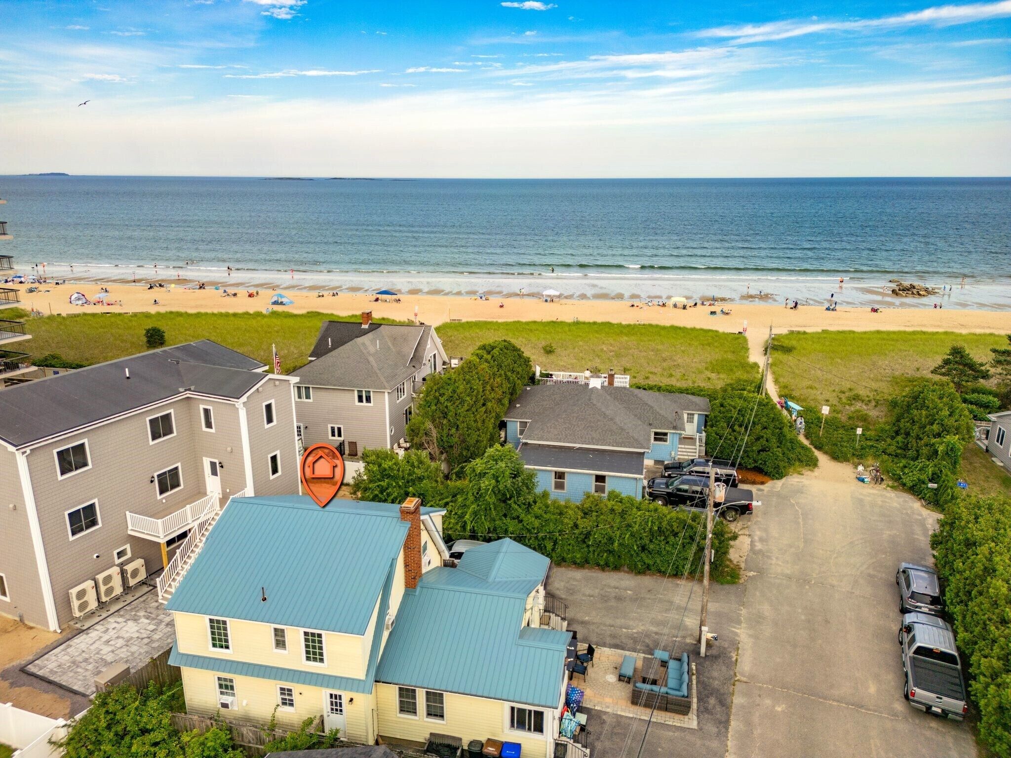 Steps to the Beach! Dog & Fam. Friendly, Outdoor Shower & Lounge Area, Sleeps 6