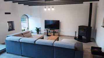 Télévision, cheminée