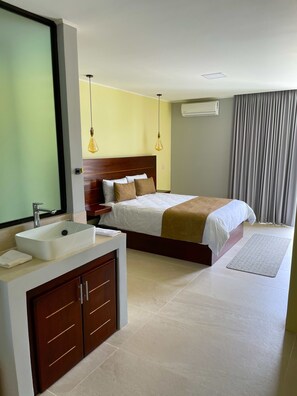 8 bedrooms, in-room safe, free WiFi, bed sheets - Luxury villa 8 bedrooms private compound with pool (Puntarenas Province)