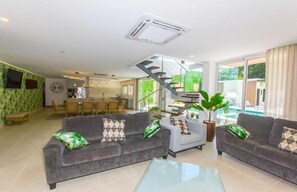 Smart TV, table tennis, stereo - Luxury villa 8 bedrooms private compound with pool (Puntarenas Province)