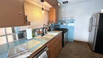 Frigorífic, microones, forn i placa de cuina