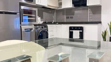 Micro-ondes, four, plaque de cuisson, lave-vaisselle