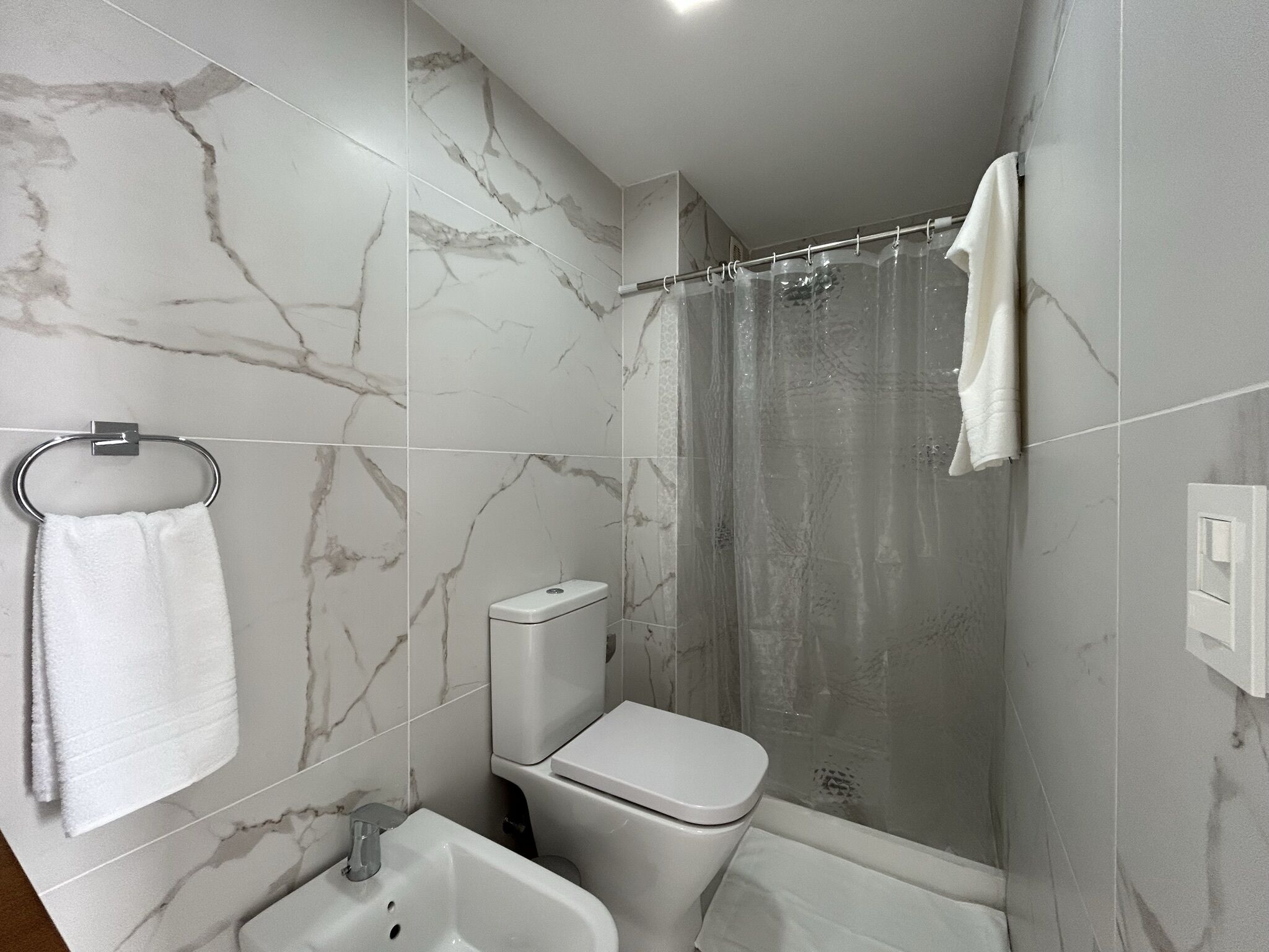 独特公寓 | 浴室 | 毛巾、卫生纸