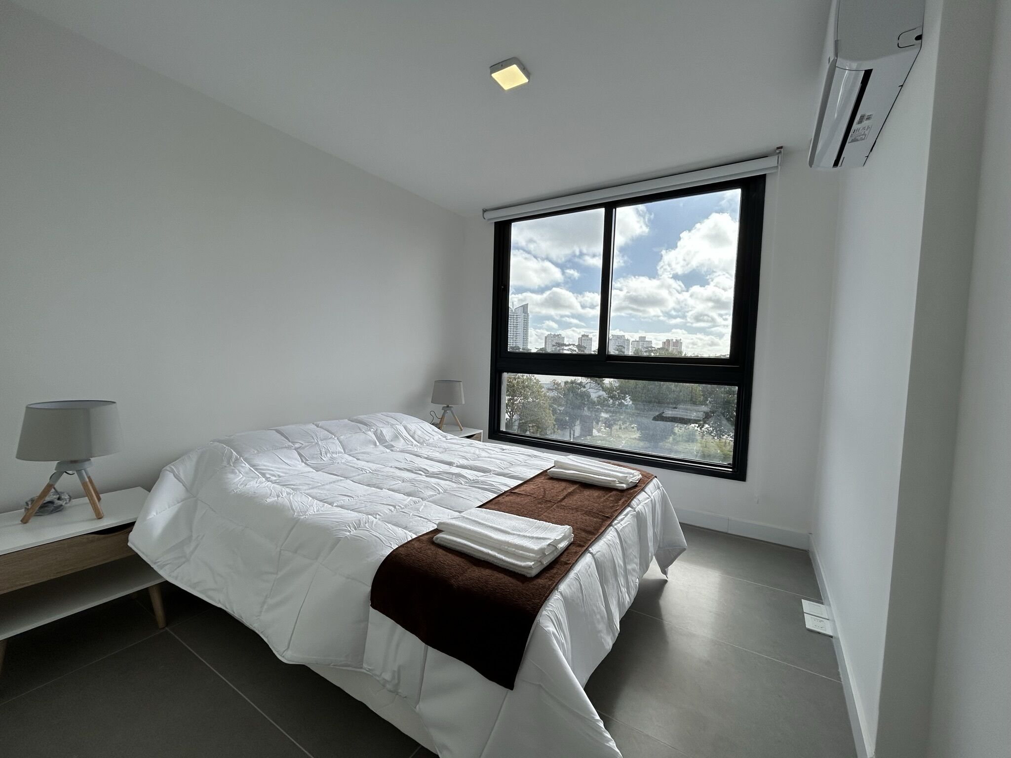 Cortinas blackout, sistema de insonorización y wifi gratis 