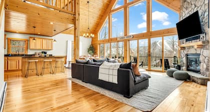 Sleeps 16+ Hot Tub with Mountain View - 3Min to Sunday River Ski - Game Room