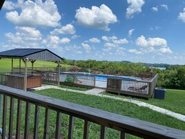 季节性开放的室外游泳池