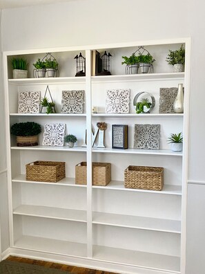 Interior - Charming 3-bed retreat perfect for family, friends, or romantic getaways. 48603 (Saginaw)