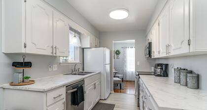 “Whisper Valley: Tranquil 3 Bed Haven Saginaw Twp 48603, Family & Pet Friendly!"