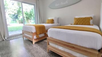 2 habitaciones, tabla de planchar con plancha y cuna de viaje